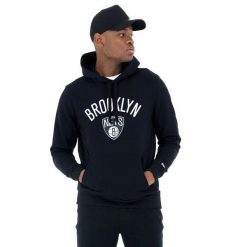 Bluza z kapturem Brooklyn Nets. Białe bluzy męskie New Era, m, bez wzorów, bez ramiączek, z kapturem. W wyprzedaży za 265.00 zł.