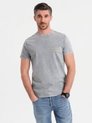 Koszulka bawełniana z nadrukiem na klatce i plecach - szara V1. Szare t-shirty męskie Ombre Clothing, m, bez wzorów, z bawełny, bez kołnierzyka, bez ramiączek. W wyprzedaży za 29.99 zł.