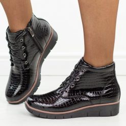 Czarne botki damskie na koturnie Filippo Dbt3169/26. Czarne botki damskie Filippo, na jesień, bez wzorów, z dzianiny, eleganckie, z okrągłym noskiem, bez obcasa, na koturnie, bez zapięcia. W wyprzedaży za 287.10 zł.