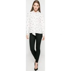 Vero Moda - Bluzka. Czarne bluzki damskie Vero Moda, m, bez wzorów, z poliesteru, casualowe, bez kołnierzyka, bez ramiączek. W wyprzedaży za 59.90 zł.