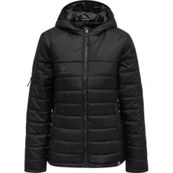 Kurtka damska HUMMEL hmlNORTH QUILTED HOOD JACKET WOMAN. Brązowe kurtki sportowe damskie Hummel, l, bez wzorów, bez ramiączek, bez kaptura, outdoorowe. Za 292.99 zł.
