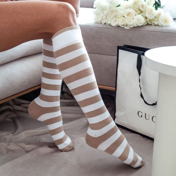 Podkolanówki damskie 206 paski wh/be. Skarpetki damskie Milena, bez wzorów, z bawełny. Za 18.90 zł.