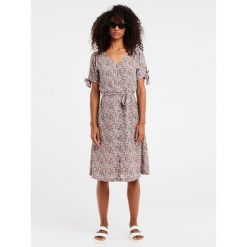 Sukienka damska Protest Prtbanda. Czerwone sukienki damskie Protest, bez wzorów, eleganckie, bez kołnierzyka, bez ramiączek, sportowe. Za 333.85 zł.