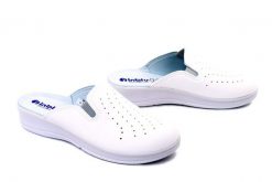 Inblu 50-34 101 bianco, klapki damskie. Białe klapki damskie Inblu, bez wzorów, bez obcasa, na koturnie, bez zapięcia. Za 73.90 zł.