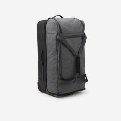 Torba podróżna na kółkach Kipsta Essential 105L. Czarne torby podróżne damskie Decathlon, bez wzorów, z materiału. Za 349.99 zł.