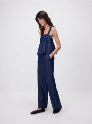 Jeansy wide leg z rozcięciem - granatowy. Niebieskie jeansy damskie Reserved, bez wzorów, z jeansu. W wyprzedaży za 109.99 zł.