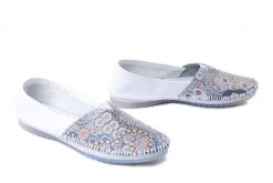 MACIEJKA 1930W-66/00-0 biały + etniczne wzory, baleriny damskie. Białe balerinki damskie Maciejka, na lato, bez wzorów, ze skóry, bez obcasa, bez zapięcia. Za 186.92 zł.