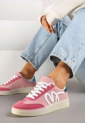 Różowe Sneakersy Kultowe Tenisówki Zdobione Abstrakcyjną Aplikacją Fendiva. Czerwone trampki i tenisówki damskie Renee, z aplikacjami, z jeansu, bez zapięcia. Za 74.99 zł.