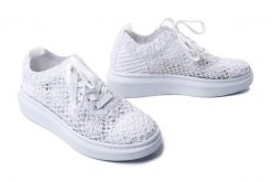 ARTIKER RELAKS 50C1115 white, półbuty letnie damskie. Białe półbuty damskie Artiker Relaks, na lato, bez wzorów, bez obcasa, na koturnie, bez zapięcia. Za 115.43 zł.
