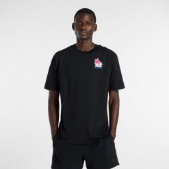 Koszulka męska New Balance MT61Y1F6BK – czarna. Czarne koszulki sportowe męskie New Balance, m, bez wzorów, z dresówki, bez ramiączek. Za 169.99 zł.