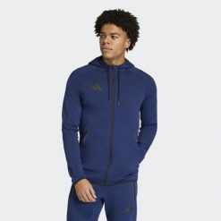 Bluza męska adidas Tiro 26 Travel Sweat Hoodie. Niebieskie bluzy męskie Adidas, m, bez wzorów, z bawełny, sportowe, bez ramiączek, bez kaptura. Za 215.99 zł.