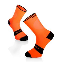 Skarpety rowerowe SKARPETKI ROWEROWE LEKKIE Fluo Orange. Pomarańczowe skarpetki damskie TRY TO FLY, bez wzorów, z elastanu. Za 63.48 zł.