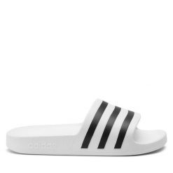 Klapki adidas. Białe klapki damskie Adidas, bez wzorów, sportowe, bez obcasa, bez zapięcia. Za 89.99 zł.
