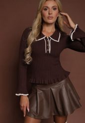 Brązowy Sweter Retro z Wiskozą Zdobiony Kołnierzykiem Falbankami i Guzikami Sirrise. Brązowe swetry nierozpinane damskie Renee, s, z aplikacjami, z jeansu, casualowe, bez kołnierzyka, bez ramiączek. Za 89.99 zł.