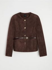 Żakiet slim fit z ozdobnymi guzikami i paskiem - brązowy. Brązowe marynarki i żakiety damskie Sinsay, bez wzorów, bez kołnierzyka, bez ramiączek. Za 79.99 zł.