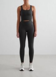 Damskie legginsy prążkowane, bezszwowe, wysoki stan, squat proof, petite szare. Szare legginsy damskie Aim'n, bez wzorów, z dzianiny. Za 254.00 zł.