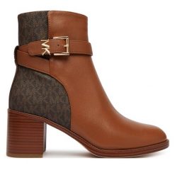Botki MICHAEL Michael Kors. Brązowe botki damskie MICHAEL Michael Kors, bez wzorów, bez obcasa, na słupku, bez zapięcia. Za 1,129.00 zł.