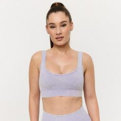 Biustonosz GymBeam Lift. Fioletowe bielizna sportowa damska GYMBEAM, m, bez wzorów. Za 83.99 zł.