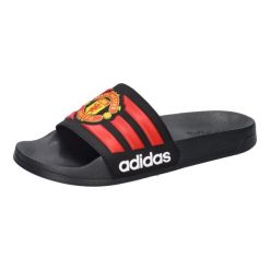 Sandały adilette Manchester United 2025/26. Czarne sandały męskie Adidas, bez wzorów, z materiału, sportowe, bez zapięcia. Za 119.99 zł.