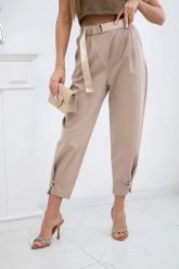 Spodnie Summer Punto z zapięciem na nogawkach jasno camelowe. Spodnie materiałowe damskie KESI, na lato, bez wzorów, z bawełny, eleganckie, plus size. Za 204.91 zł.