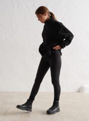 Damskie legginsy wysoki stan, drapane wewnątrz, second skin Warming czarny. Czarne legginsy damskie Aim'n, bez wzorów, z elastanu. Za 339.00 zł.