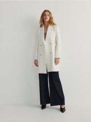 Dwurzędowy płaszcz z wiskozą - złamana biel. Płaszcze damskie Reserved, l, bez wzorów, z tkaniny, bez kołnierzyka, bez kaptura. W wyprzedaży za 89.99 zł.