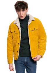 KURTKA ZIMOWA LEE SHERPA RIDER NUGGET GOLD L87ADC99 112122833. Żółte kurtki męskie Lee, na zimę, l, bez wzorów, ze sztruksu, bez kaptura. W wyprzedaży za 129.99 zł.
