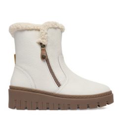 Botki Go Soft. Białe botki damskie GO SOFT, bez wzorów, bez obcasa, na koturnie, bez zapięcia. Za 259.99 zł.