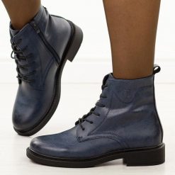 Niebieskie skórzane botki damskie Sergio Leone Bt25172S. Niebieskie botki damskie Sergio Leone, na jesień, bez wzorów, z jeansu, biznesowe, z okrągłym noskiem, bez obcasa, na obcasie, bez zapięcia. W wyprzedaży za 254.15 zł.