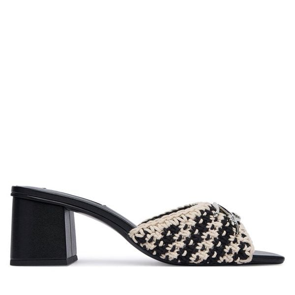 Klapki KARL LAGERFELD. Czarne klapki damskie KARL LAGERFELD, bez wzorów, bez obcasa, bez zapięcia. Za 545.99 zł.