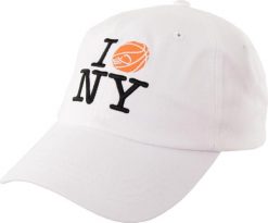 Czapka I LOVE NY z bawełnianej tkaniny skośnej, one size, biały. Białe czapki damskie K1X, bez wzorów, z bawełny, casualowe. Za 171.99 zł.