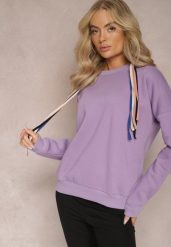Jasnofioletowa Bawełniana Bluza z Sznurkami i Kapturem Tyche. Fioletowe bluzy damskie Renee, bez wzorów, z bawełny, casualowe, bez ramiączek, z kapturem. Za 89.99 zł.