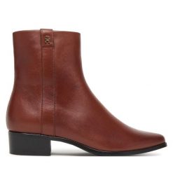 Botki Tommy Hilfiger. Brązowe botki damskie Tommy Hilfiger, bez wzorów, bez obcasa, na płaskiej podeszwie, bez zapięcia. Za 519.99 zł.