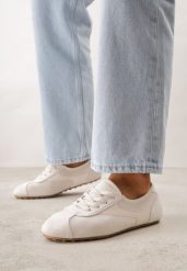 Beżowe Sneakersy Kultowe Tenisówki Y2K z Imitacji Zamszu Nerialle. Brązowe trampki i tenisówki damskie Renee, bez wzorów, z koronki, bez zapięcia. Za 89.99 zł.