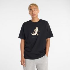 Koszulka męska New Balance MT53941BK – czarna. Czarne koszulki sportowe męskie New Balance, m, z aplikacjami, z dresówki, bez ramiączek. Za 139.99 zł.