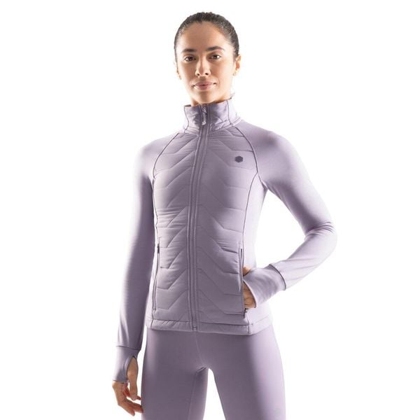 Damska lekka ocieplana kurtka treningowa Fitness Siroko Empower. Fioletowe kurtki sportowe damskie SIROKO, na zimę, bez wzorów, z materiału, bez ramiączek, bez kaptura, do biegania. W wyprzedaży za 190.00 zł.