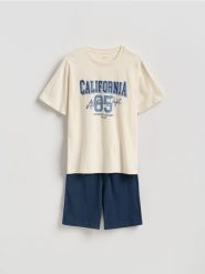 Dwuczęściowa piżama z nadrukiem - złamana biel. Piżamy męskie Reserved, l, bez wzorów, z bawełny, bez kołnierzyka, bez ramiączek. Za 89.99 zł.