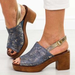 Niebieskie jeans sandały damskie na obcasie M.Daszyński 23126-7. Niebieskie sandały damskie M.Daszyński, bez wzorów, z jeansu, bez obcasa, na obcasie, bez zapięcia. Za 169.00 zł.