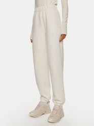 Calvin Klein Jeans Spodnie dresowe J20J223920 Biały Regular Fit. Białe spodnie dresowe damskie Calvin Klein Jeans, bez wzorów, z bawełny. Za 419.99 zł.