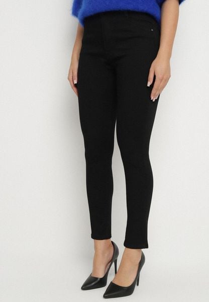 Czarne Spodnie o Kroju Skinny z Regularnym Stanem Mendria. Czarne spodnie materiałowe damskie Born2be, bez wzorów, z jeansu, eleganckie. Za 89.99 zł.