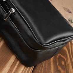 Abruzzo Saszetka męska skórzana na ramię torba czarna pojemna ABR-01. Czarne saszetki i nerki męskie Abruzzo, bez wzorów. Za 218.18 zł.