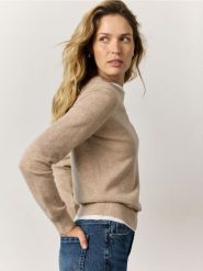 Wełniany sweter z dodatkiem kaszmiru - beżowy. Brązowe swetry nierozpinane damskie Reserved, l, bez wzorów, z kaszmiru, bez kołnierzyka, bez ramiączek. Za 299.99 zł.