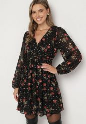 Czarna Rozkloszowana Sukienka Taliowana w Kwiaty z Rękawami ze Ściągaczami Everia. Czarne sukienki damskie Born2be, na imprezę, na wiosnę, l, bez wzorów, eleganckie, bez kołnierzyka, bez ramiączek, mini, rozkloszowane. Za 159.99 zł.