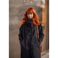 Czarny Płaszcz Yorkmount. Czarne płaszcze damskie Born2be, l, bez wzorów, bez kołnierzyka, bez kaptura. Za 179.99 zł.