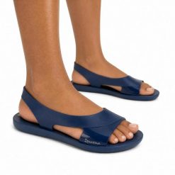 Sandały damskie Ipanema 26477 GO MINIMAL FEM. Niebieskie sandały damskie Ipanema, bez wzorów, z materiału, bez obcasa, bez zapięcia. Za 79.00 zł.