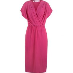 Sukienka kopertowa z kolekcji Maite Kelly bonprix jeżynowy. Czerwone sukienki damskie bonprix, bez wzorów, bez kołnierzyka, bez ramiączek, kopertowe. Za 54.99 zł.