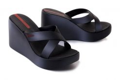 IPANEMA Colore Fem 83423 black/grey, klapki damskie. Czarne klapki damskie Ipanema, na lato, bez wzorów, bez obcasa, bez zapięcia. Za 219.90 zł.