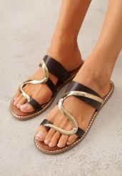 Brązowe Klapki Japonki z Paskiem na Palec Zdobione Metaliczną Aplikacją Trisgeiros. Brązowe klapki damskie Renee, na lato, z aplikacjami, bez obcasa, na płaskiej podeszwie, bez zapięcia. Za 69.99 zł.