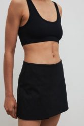 Spódnico spodenki z lnem w kolorze TOTALLY BLACK - MOVE-XS. Czarne spódnice damskie Marsala, na imprezę, m, bez wzorów, z bawełny, eleganckie. Za 229.90 zł.