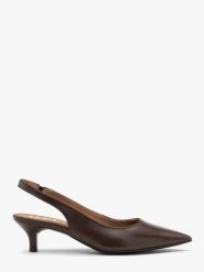 Brązowe czółenka slingback bez pięty SARAH. Brązowe czółenka damskie Ryłko, bez wzorów, z lakierowanej skóry, eleganckie, ze szpiczastym noskiem, bez obcasa, na obcasie, bez zapięcia. Za 379.99 zł.